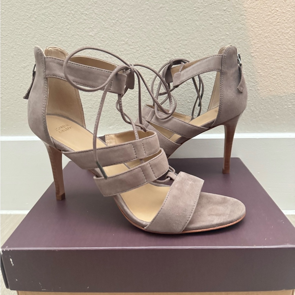Johnston & Murphy Suede Heels 9.5